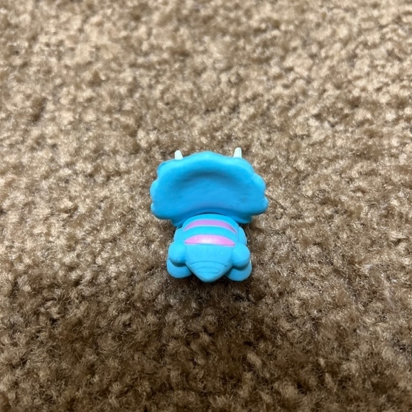 Disney Doorables: Series 10 Figurine – Toy Story – Trixie Blue Dinosaur - Picture 7 of 8